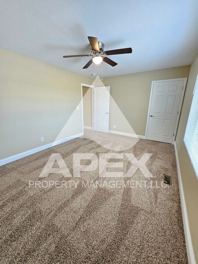 Building Photo - AVALON TOWNHOMES – LIKE NEW - 2 Bd/2.5 Ba Townhome off Topside Road with convenient access to Mar...
