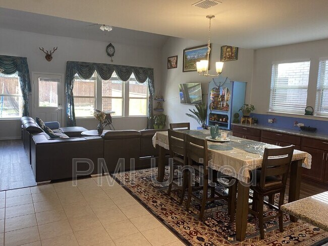 Building Photo - 429 Halwin Dr