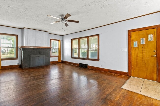 Building Photo - ? Charming Home in the Heart of Newark! ?