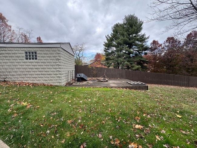 Building Photo - Spacious Private Oasis - 3 Bedroom 2 Bathroom House in Green Tree!