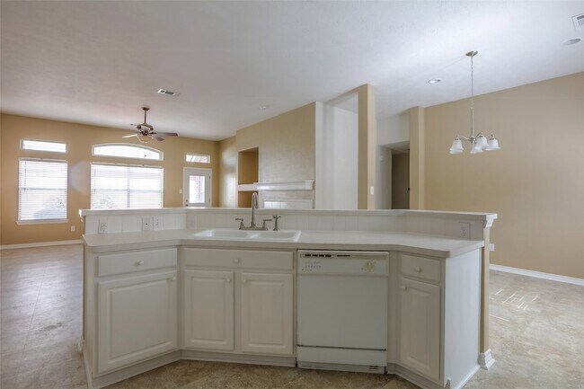 Building Photo - 131 Avonlea Dr