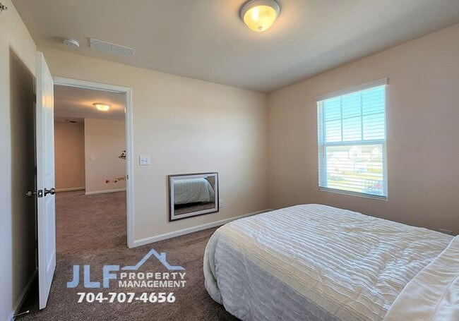 Building Photo - Coming Soon-Beautiful 5 Bed/3 Bath Home in...