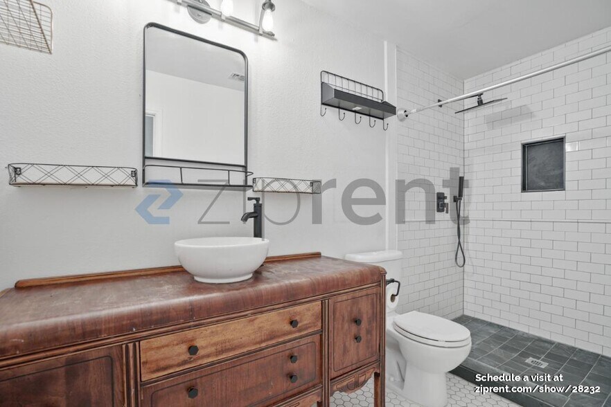 Building Photo - 9830 Sugarloaf Dr