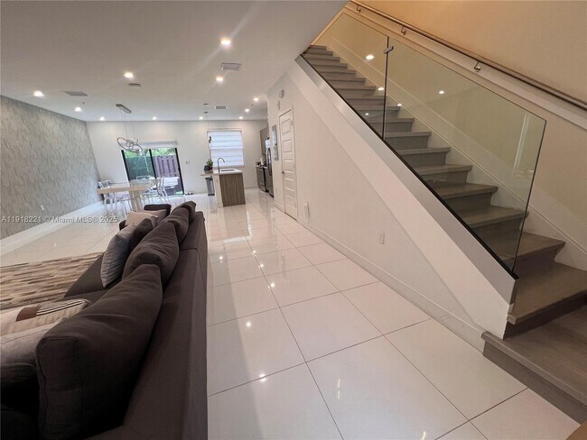 Building Photo - 10431 NW 82nd St