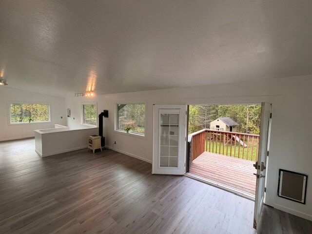 Building Photo - 4500 Willow Cir