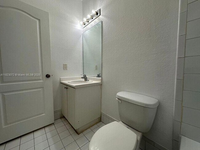 Building Photo - 1661 SE 29th Ct