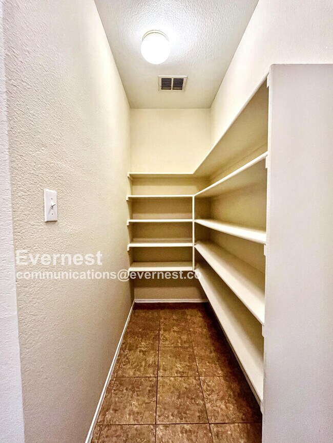 Building Photo - 11569 Petunia Dr
