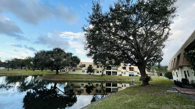 Building Photo - 4205 Oak Terrace Dr