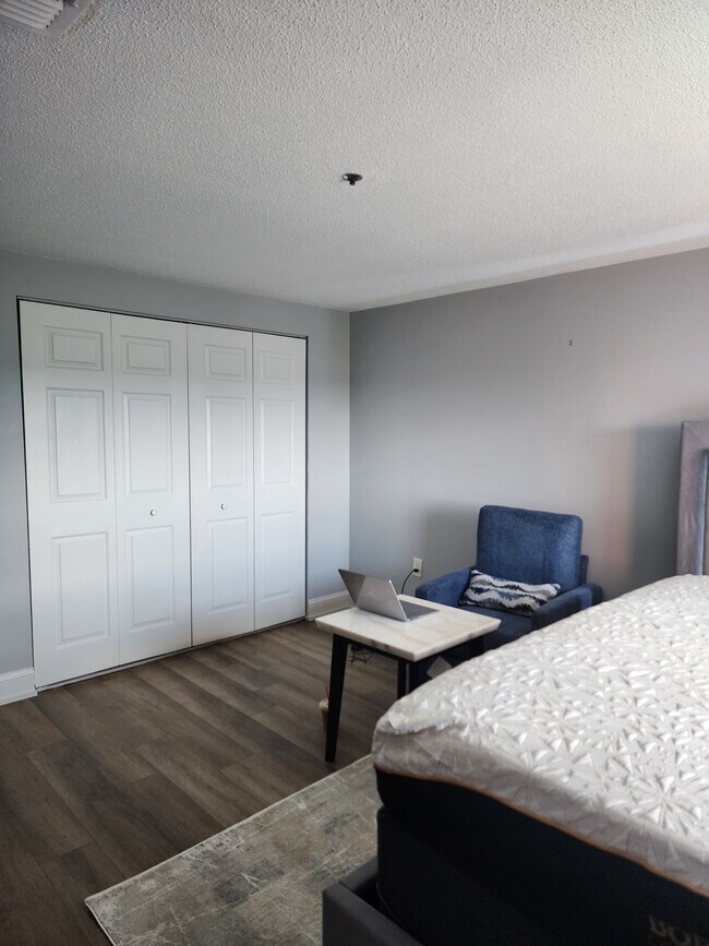 Building Photo - 200 Burkhall St