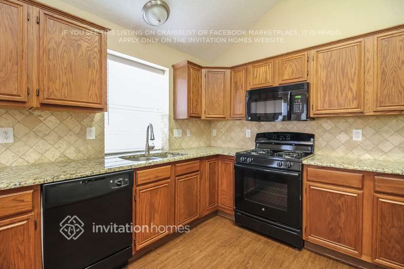 Building Photo - 2076 Rushmore Ct