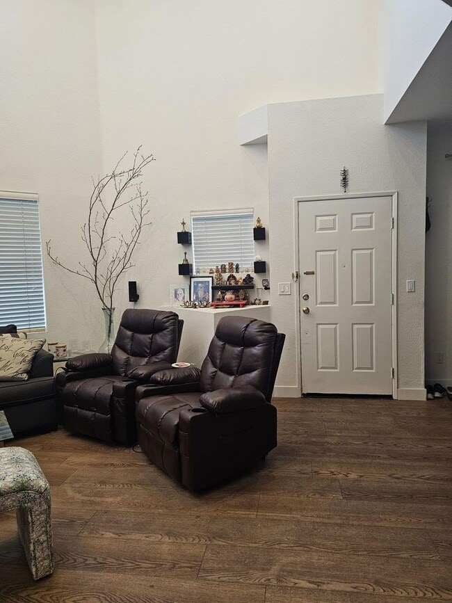 Building Photo - Modern 3BD/3BA Townhouse in Prime Union Ci...