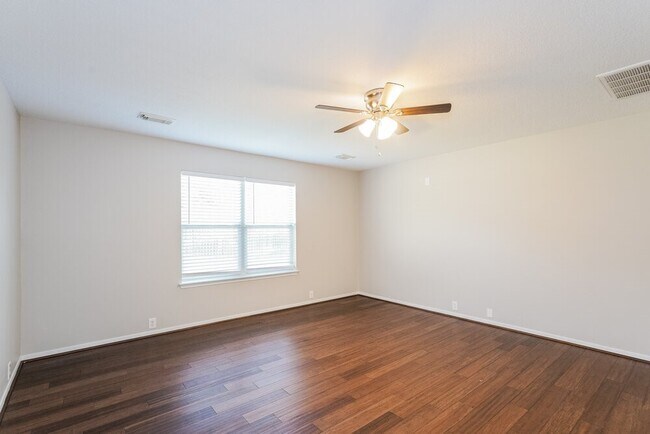 Building Photo - 17506 Hoover Gardens Dr