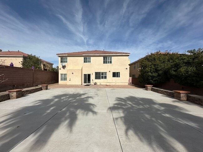 Building Photo - Pinnacle Peaks-Torrey Pines Southwest