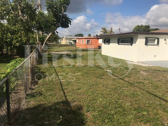 Building Photo - 1420 NW 176th Terrace