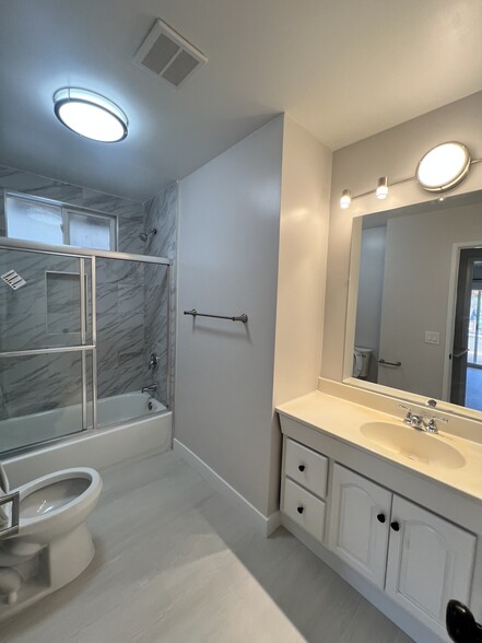 Building Photo - 322 Avenida Nogales