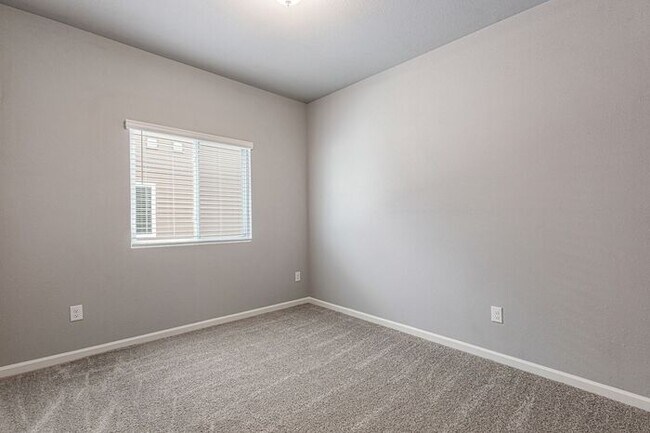 Building Photo - 3518 E Sedge Wren Dr