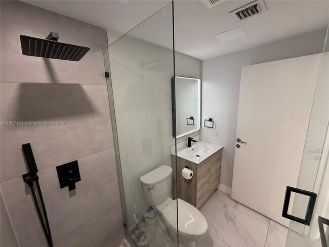 Building Photo - 944 Jefferson Ave