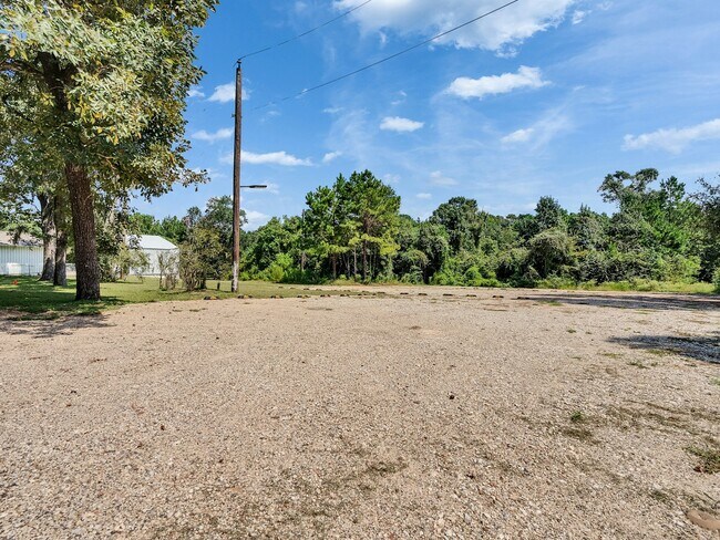 Building Photo - 8402 Matthews Ln
