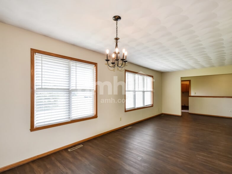 Building Photo - 10996 Meadowsweet Ln