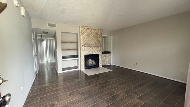 Building Photo - 8016 Thelen St