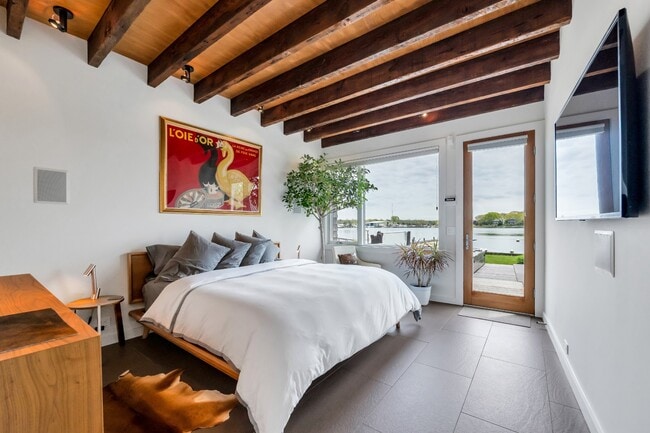 Building Photo - 54 Bay View Dr E