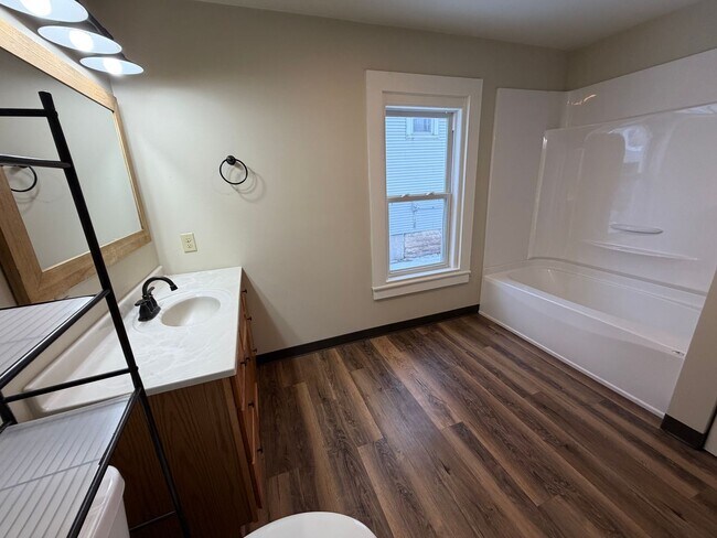 Building Photo - Vine, 732-734