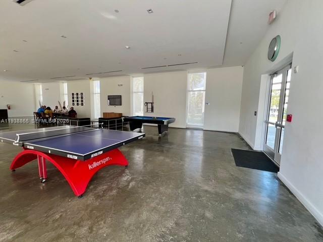 Building Photo - 14951 Royal Oaks Ln