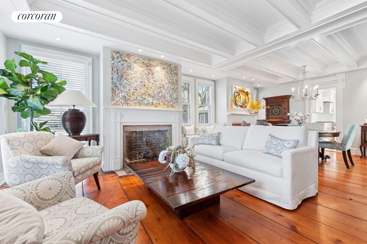 Building Photo - 311 Main St