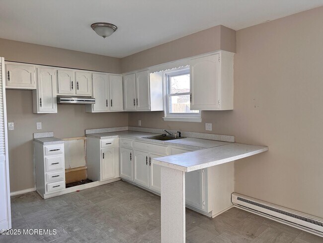 Building Photo - 403 7th St