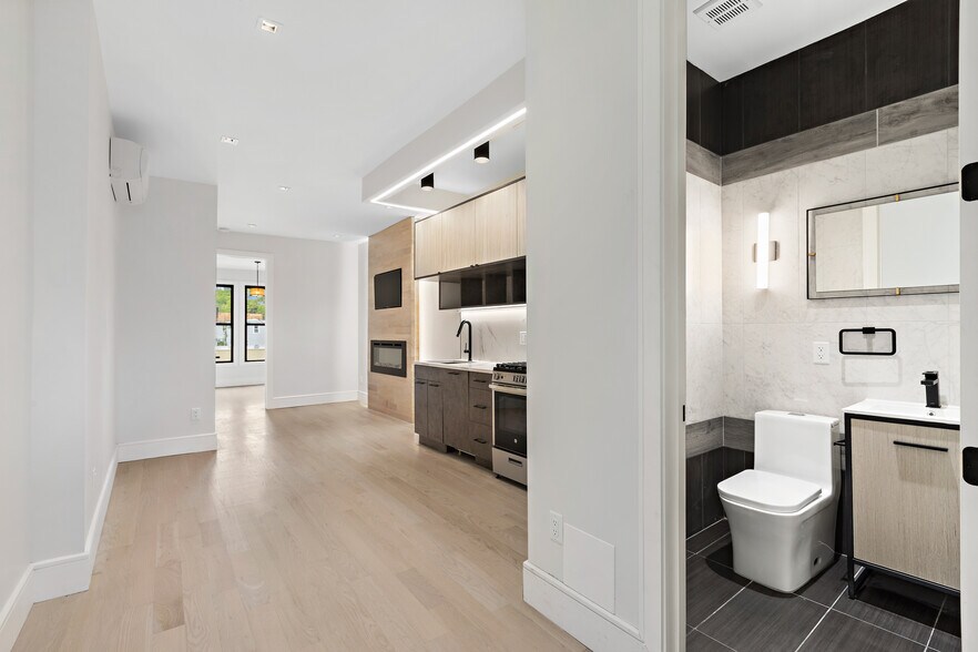 Building Photo - 542 Newark Ave