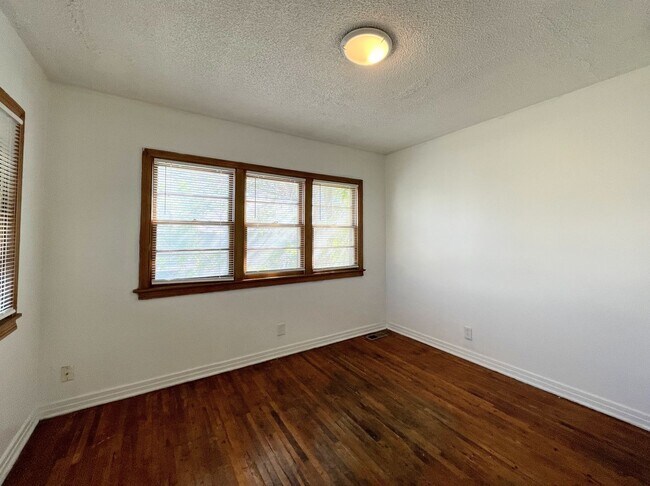 Building Photo - 619 N Washington St