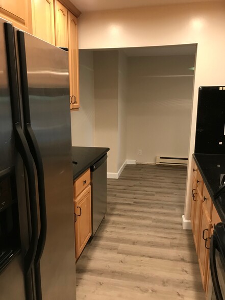 Kitchen - 500 W Middlefield Rd