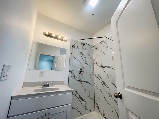 Building Photo - Circle City Dr