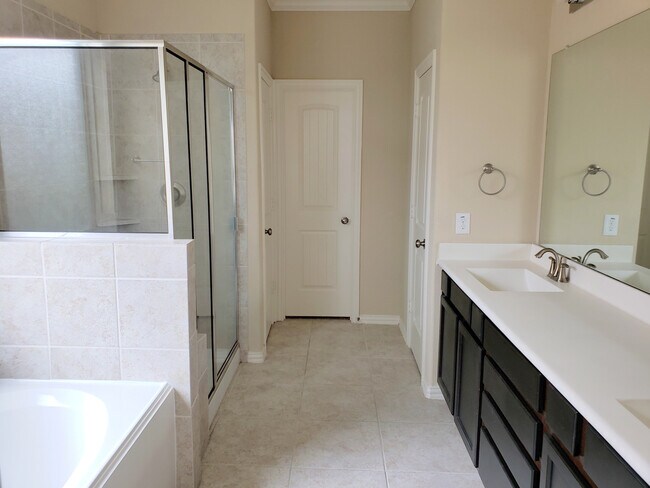 Building Photo - 8818 Cornina Dr