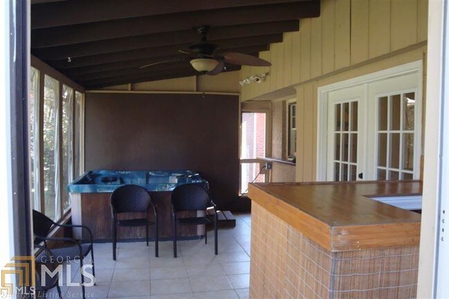 Building Photo - 2995 Riviera Dr