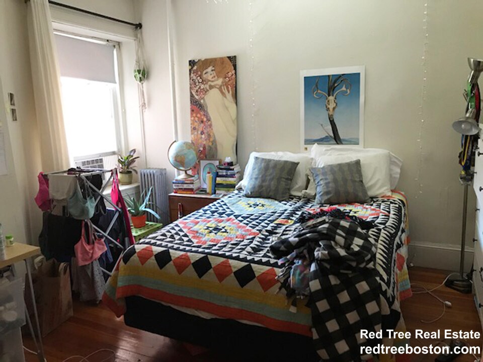 Building Photo - 1589 Beacon St