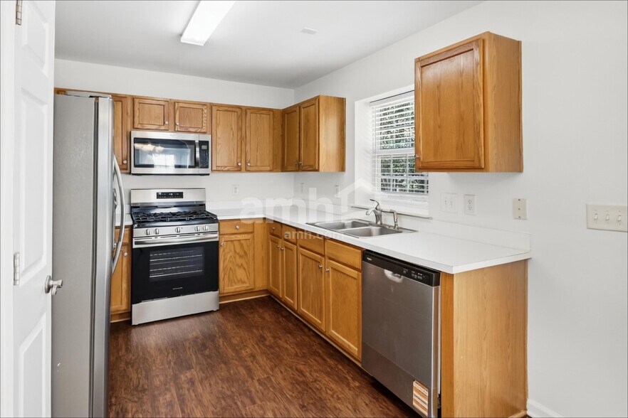 Building Photo - 1442 Deer Forest Dr