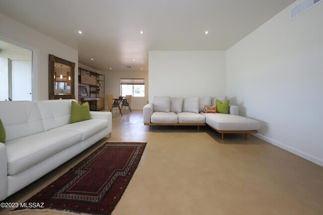 Building Photo - 2791 W Casas Cir