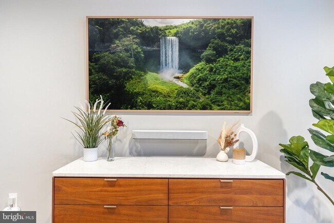 Building Photo - 608 N 3rd St