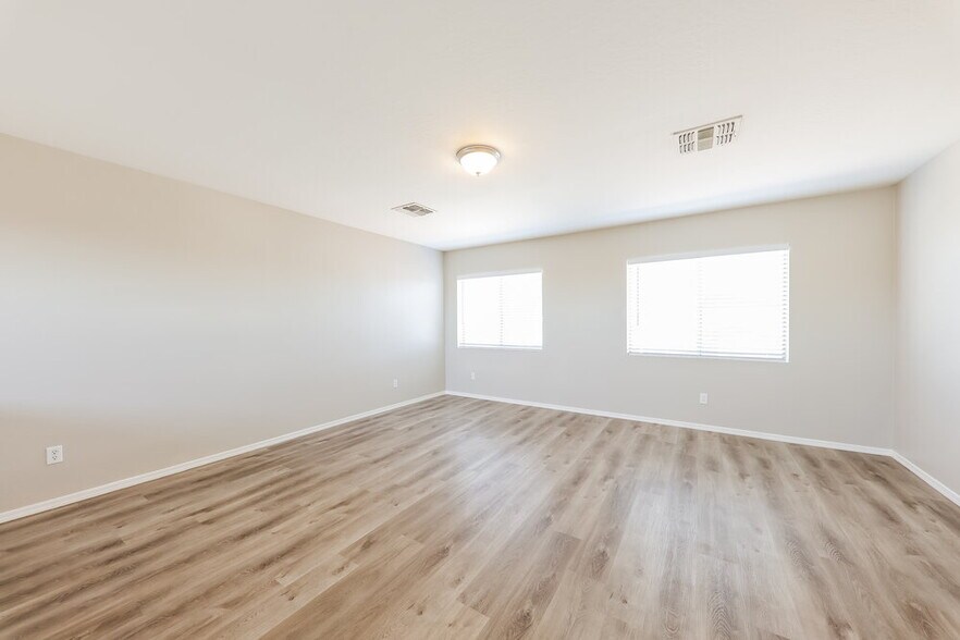 Building Photo - 12430 W Valentine Ave