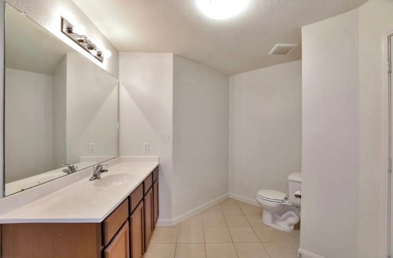 Building Photo - 15418 Hillside Ml Dr