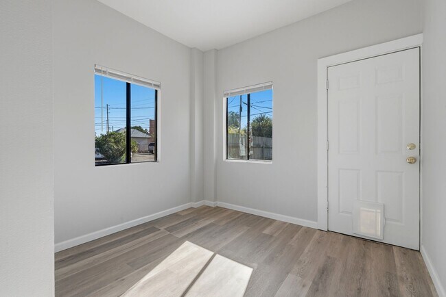 Building Photo - 420 E Speedway Blvd