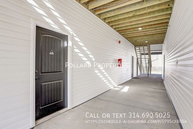 Building Photo - 901 Parkview Dr