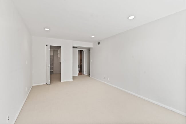 Building Photo - 1340 S Beverly Glen Blvd