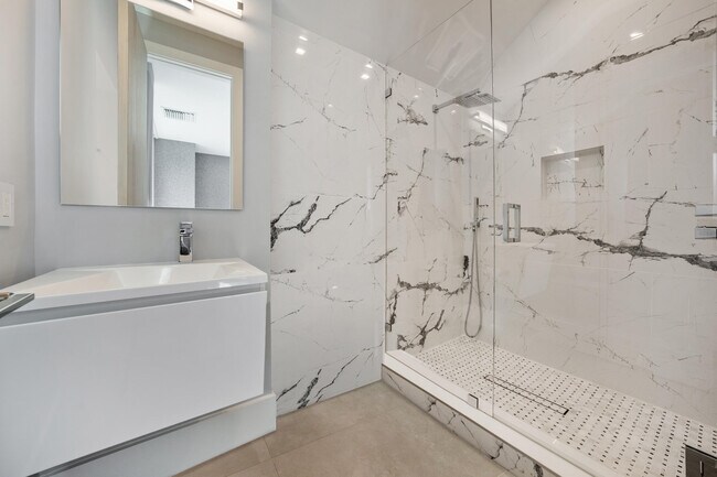 Building Photo - 106 NE 16th Terrace