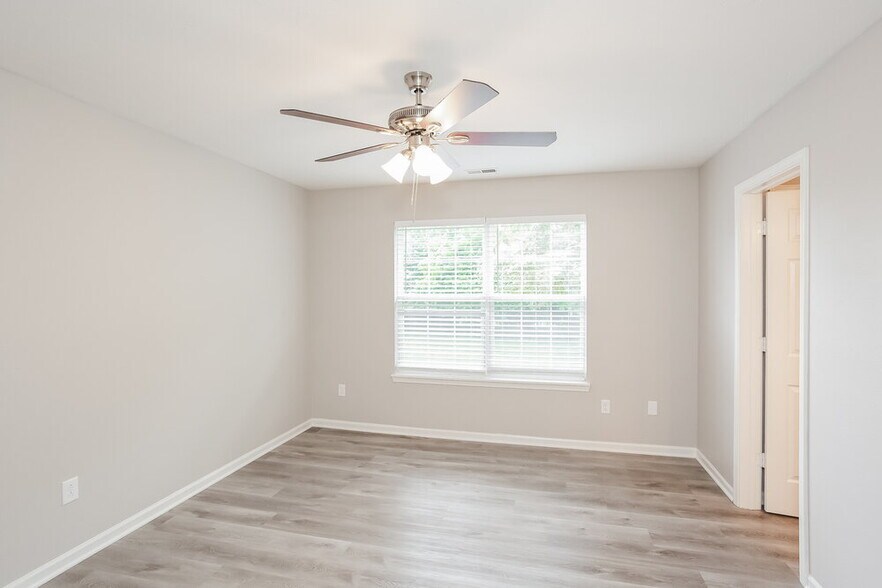 Building Photo - 126 Thistle Wood Dr