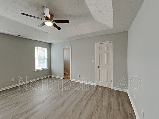 Building Photo - 972 Maple Leaf Ridge