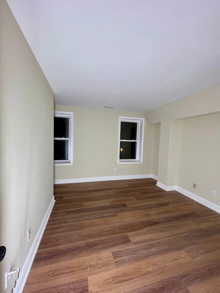 Building Photo - 919 Gray St