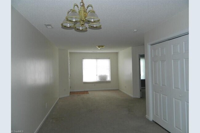 Building Photo - BEAUTIFUL 2 BED/ 2 BATH CONDO AVAILABLE NOW
