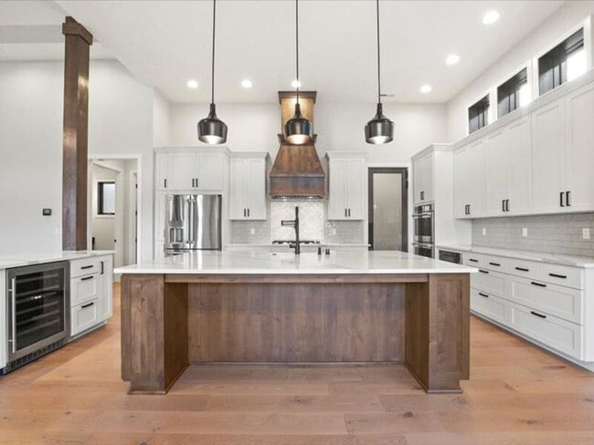 Building Photo - 3500 S Morain St